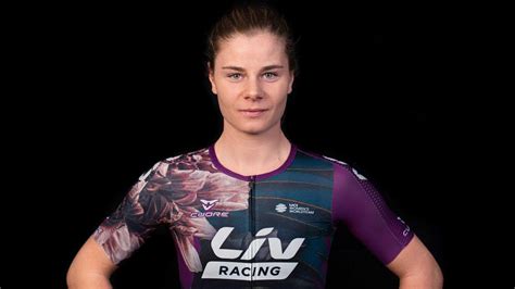Laat ze hier achter en/of stel ze morgen via onze instagram stories! Kopvrouw: Lotte Kopecky - Cycling.be