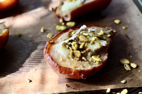 Roasted Pears With Brie And Pistachios Ciaobellakitchen