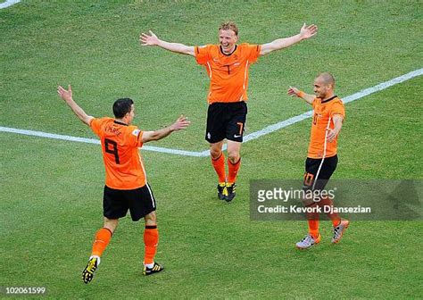 Dirk Kuyt Photos And Premium High Res Pictures Getty Images