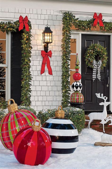 42 Nice Outdoor Christmas Decorations Perfect For This Winter Pimphomee