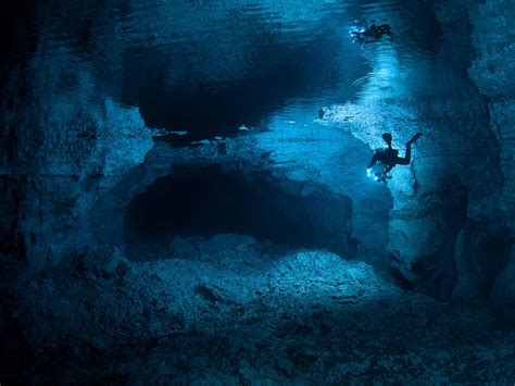 20 Stunning Photos Of Underwater Caves Around The World