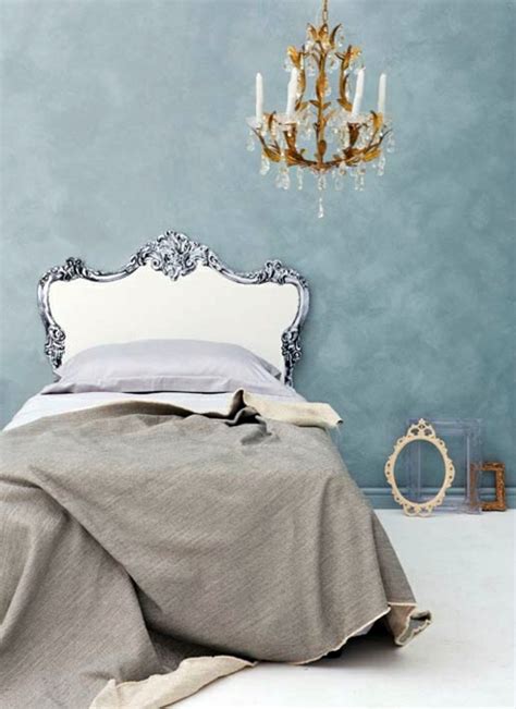 Preparing to decorate a bedroom calls for creativity, effort and imagination. Creative decorating ideas in the bedroom - chic headboard ...