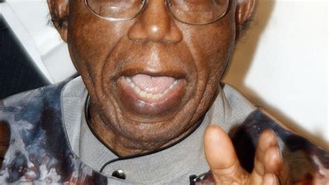 L un des plus célèbres écrivains africains Chinua Achebe s éteint à