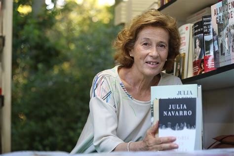 La Escritora Julia Navarro Se Embarca En Un Viaje Literario Con Una Historia Compartida Con