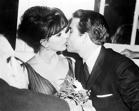 Photos Of Warren Beatty And Joan Collins During Their Dating Days Vintage News Daily