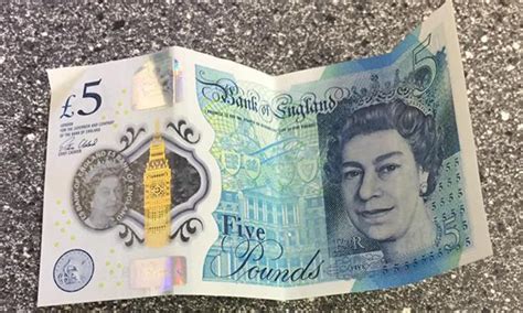 Have You Got One This Is How To Spot A Fake New Five Pound Note Heart