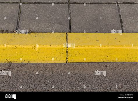 Cracked Curb Hi Res Stock Photography And Images Alamy