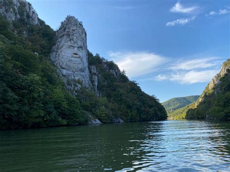 De Ce Locul Unde Dunărea Face Defileu Se Numește La Cazane