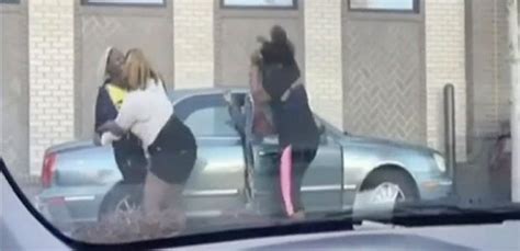 Caught On Video Four Women Brawl At Chick Fil A Drive Thru The Right Scoop