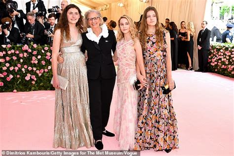 Annie Leibovitz Joined By Her Daughters On Met Gala Red Carpet Daily