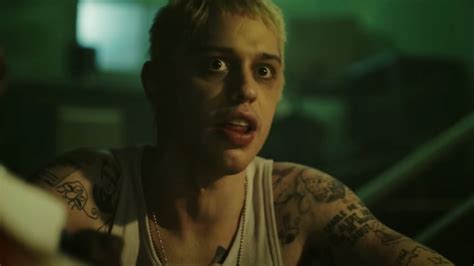 Snl And Pete Davidson Do An Awesome Holiday Parody Of Eminems Song