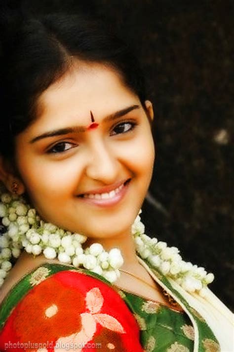 Malayalam Cute Actress Sanushas Large Closeup Photos In Saree Online