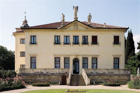 ′′ the limburgers welcome you ′′ when entering our province you are already hospitable by this slogan that is on the welcome signs. Veneto. De villa's van weleer heten u van harte welkom ...