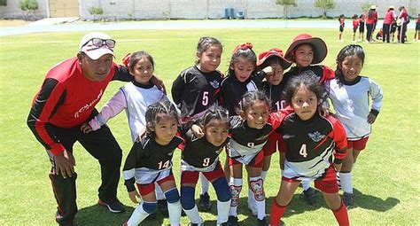 Tienes desde juegos educativos a juegos musicales. Pequeños iniciaron su participación en el fútbol de los Juegos de Nivel Inicial (FOTOS) Arequipa ...