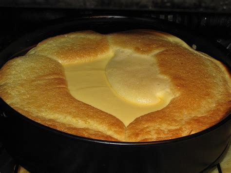 Der kuchen dreht sich nämlich während des backens von alleine um, sodass die topfenmasse am ende unten und der boden oben. Dreh-dich-um-Kuchen (Rezept mit Bild) von Lumumba1311 ...