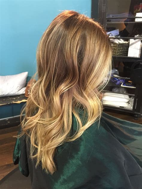 Honey Blonde Ombré Done With Balayage Blonde Ombre Honey Blonde