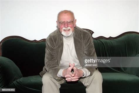 Roger Whittaker Photos And Premium High Res Pictures Getty Images