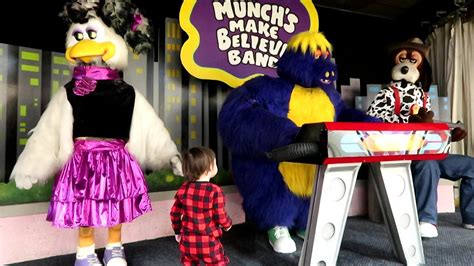Chuck E Cheese Up Close And Personal With The Animatronics Youtube