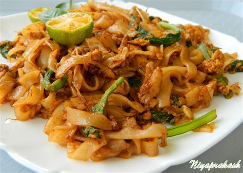 The portion is good for 2 medium eaters. Niya's World: Kway Teow Goreng / Char Kway Teow