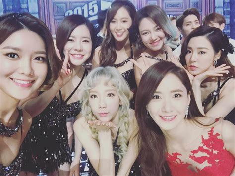 Snsd made their official debut in 2007 with nine members, i.e. SNSD posed for a lovely group picture at MBC's Gayo Daejejeon - Wonderful Generation