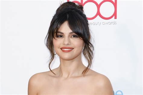 Selena Gomez Dazzles With New Platinum Blonde Hair On Instagram Celebritytn N°1 Official