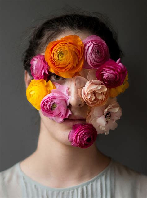 Just a continuous one line technique of simple black lines. Flower Face photography by Kristen Hatgi Sink | Great Inspire