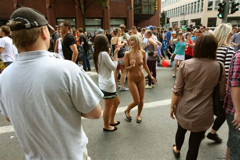 Naked In The Middle Of A Crowded Street Nudeshots