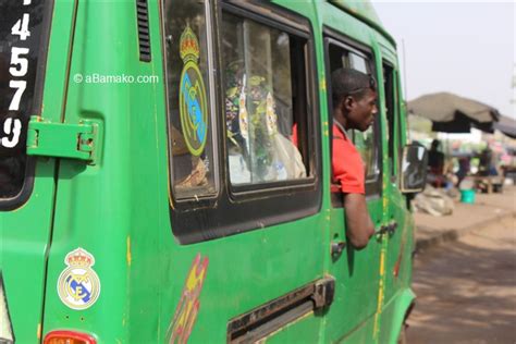 Les tracasseries des taxis et sotrama. Sotrama: le transport urbain de Bamako, la capitale du ...