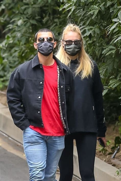 Pregnant Sophie Turner And Joe Jonas Out In Los Angeles 05 12 2020 Hawtcelebs