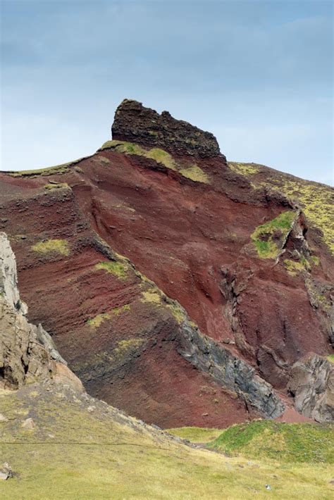 Basalt Dike Cutting Cinders Iceland Vertical Geology Pics