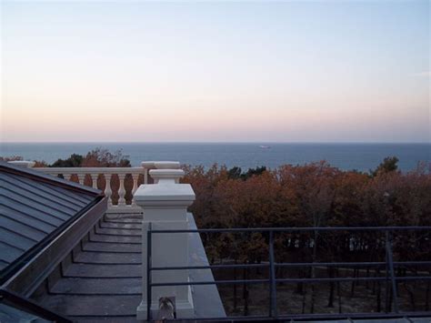 Pic source house of the day: File:Putin palace sea view.jpg - Wikimedia Commons