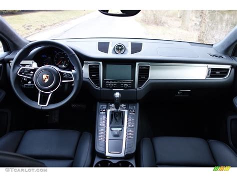 2016 Porsche Macan Turbo Black Dashboard Photo 111283366