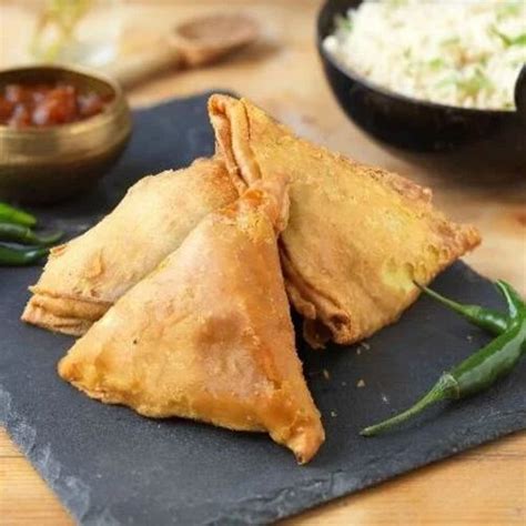 Frozen Samosa Chicken Tikka Samosa Wholesale Distributor From Gurugram