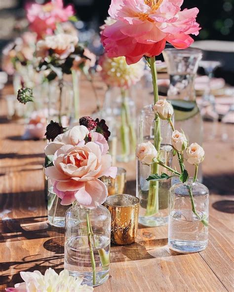 35 Lovely Bud Vase Centerpiece Decor Ideas For Your Dining
