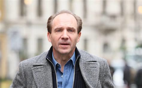 Ralph Fiennes - + body measurements & other facts. - begania garden ...