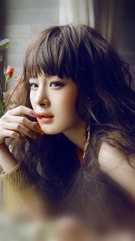 Fan acc for #yangmi #杨幂 china's actress and model. iPhone SE