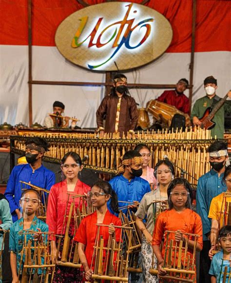 Hari Angklung Sedunia Dirayakan Google Doodle Di Laman