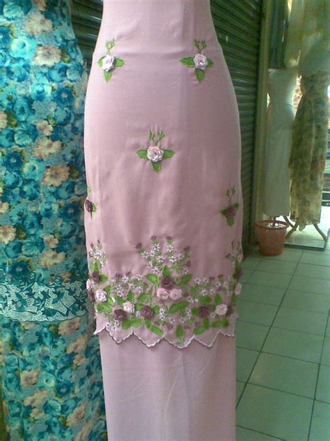 Bingung cari tempat jasa bordir tempel di surabaya yang bisa melayani permintaan bordir tempel dari seluruh indonesia?. Kerah Bordir Tempel - Kebaya Modern B072 bahan :bludru ...