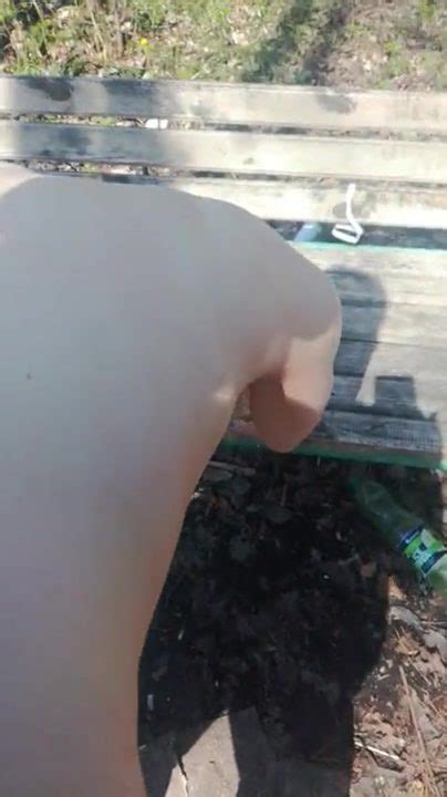 Видео в HD Голая незнакомка дала раком в парке Любительское порно