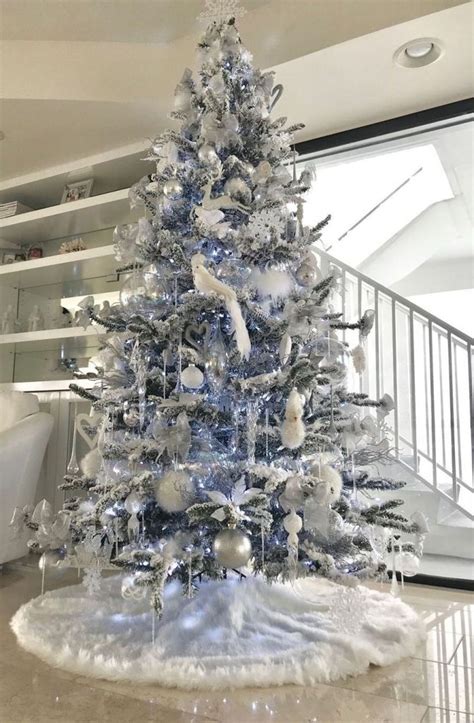 33 Stunning Silver And White Christmas Tree Decorating Ideas To Have