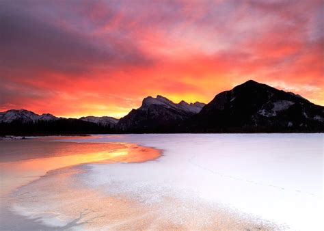Sunrise Over Mount Rundle And Vermilion Lakes Banff National Park