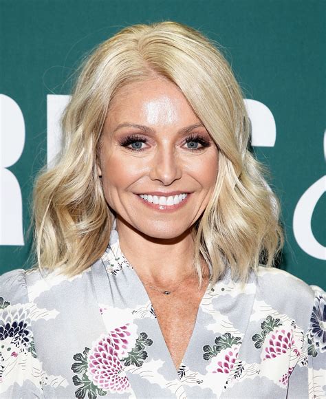 Kelly Ripa Gives A Peek Of The Gorgeous Foyer Inside Her 27 Million