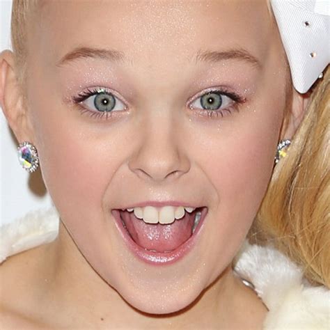 Jojo Siwa Makeup Silver Eyeshadow And Metallic Pink Lipstick Steal Her