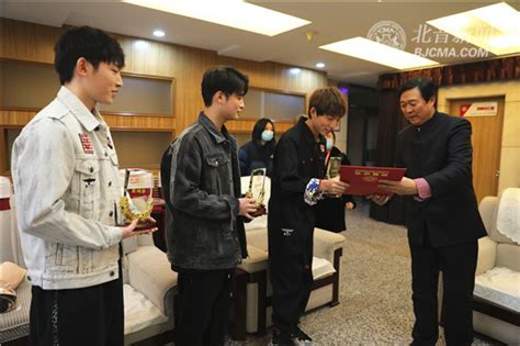 Join facebook to connect with 蔡豪 and others you may know. 再获金穗奖!《中国好声音》亚军斑马森林荣归母校!-#北音新闻#