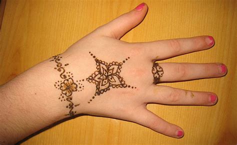 30 Easy And Simple Mehndi Designs And Henna Patterns 2012
