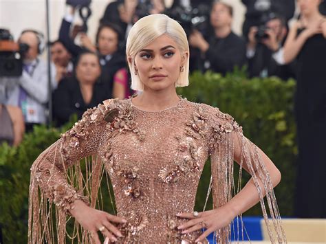 kylie jenner s snapchat hacked by someone claiming to have nude photos business insider