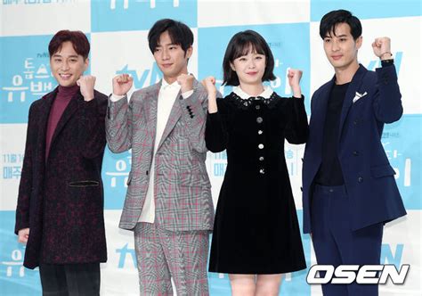 40대에 들어선 이들은 연애와 결혼 등 현실적인 이야기들을 나누며. "'나혼자산다' 시청률 빼앗겠다"..'톱스타유백이', 新 불금 이룰까 ...