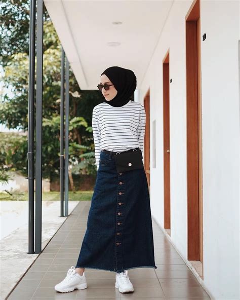 5 Ide Fashion Hijab Casual Style Dengan Rok Denim Ala Selebgram Hijab Milenial Semua Halaman