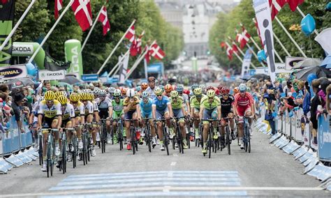 Postnord danmark rundt er danmarks største sportsbegivenhed målt på tilskuere. PostNord Danmark Rundt starter i Aalborg