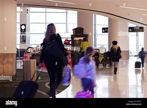 Airport rush High Resolution Stock Photography and Images - Alamy